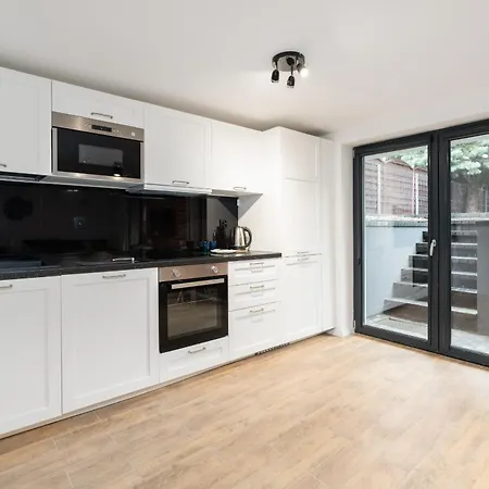 Modern With Terrace And Garden By Renters *